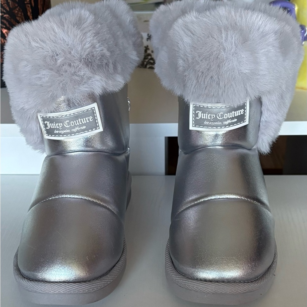 NEW Juicy Couture Silver Fur Boots w/ Crystal Bow Sz 6